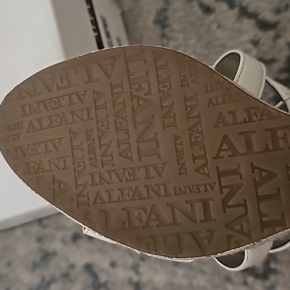 Alfani Strappy Sandals, NIB, Size 7.5M, - Picture 6 of 7